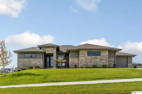 20617 Kansas Ave, Elkhorn, NE 68022