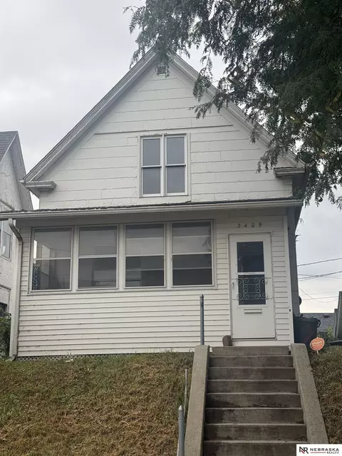 2409 B St, Omaha, NE 68105