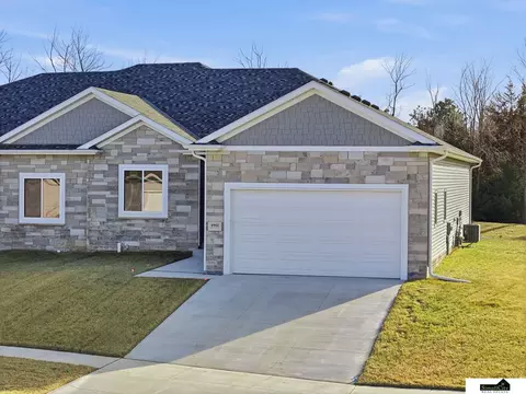4901 Spire St, Lincoln, NE 68516