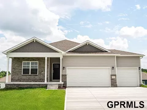 10618 Bearcreek Dr, Papillion, NE 68046
