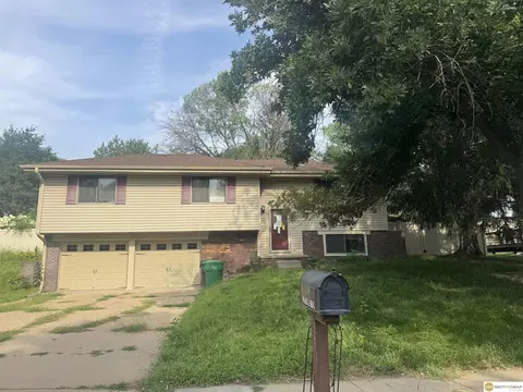 1114 Patricia Dr, Papillion, NE 68046