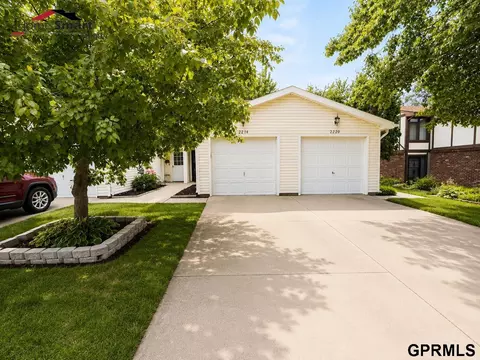 2216 SW 19 St, Lincoln, NE 68522