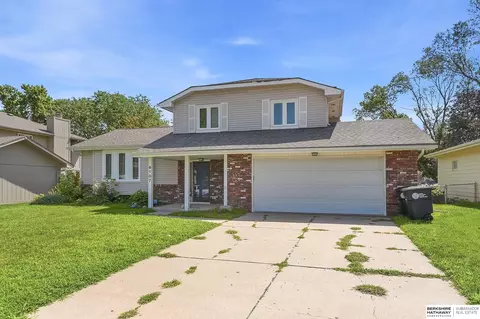 6107 S 95th St, Omaha, NE 68127