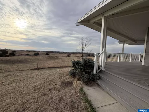 Exterior - 701 W 18 Rd, Phillips, NE 68865 photo 4 of 8