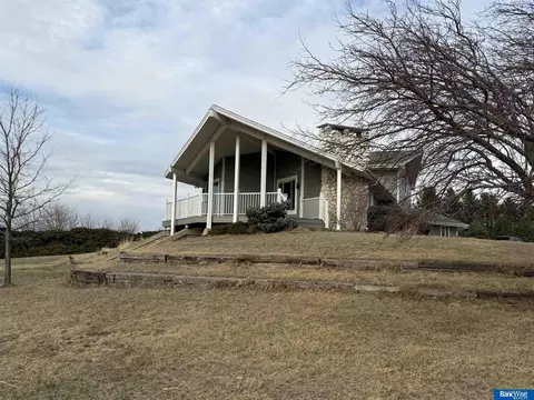 Exterior - 701 W 18 Rd, Phillips, NE 68865 photo 1 of 8