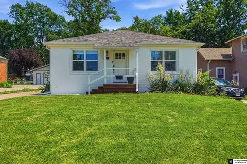 874 S 34th St, Lincoln, NE 68510