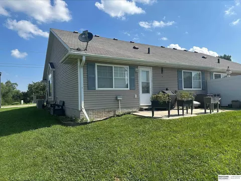 9037 Leighton Ave, Lincoln, NE 68507