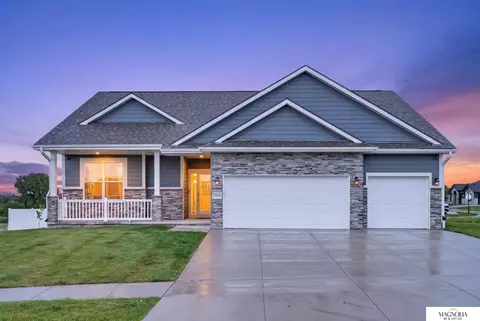 11914 Horizon St, Papillion, NE 68046