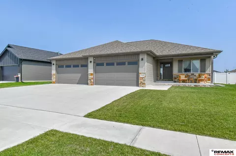 7410 Augustine Ave, Lincoln, NE 68516