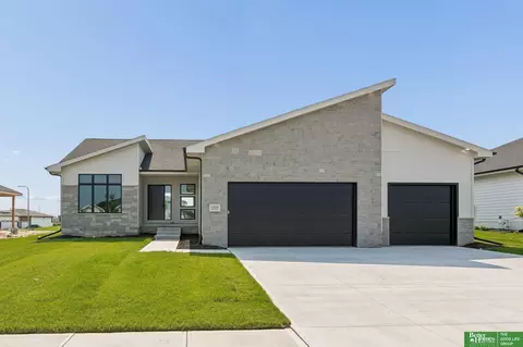 12359 Lake Vista Dr, Papillion, NE 68046
