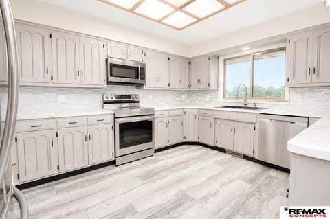 Kitchen - 1416 Doyle Ln, Beatrice, NE 68310 photo 3 of 4