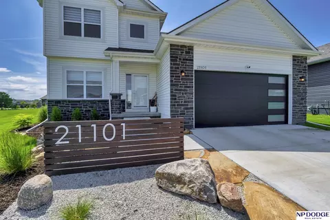 21101 Butler Ave, Elkhorn, NE 68022