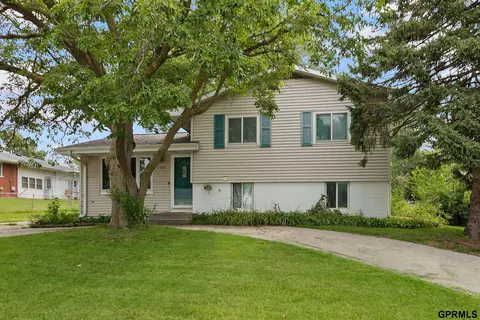 1120 N 70th St, Lincoln, NE 68505