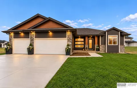 16615 Benjamin St, Bennington, NE 68007