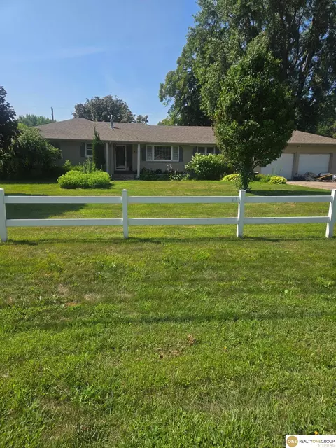 3415 E Seedling Mile Rd, Grand Island, NE 68801