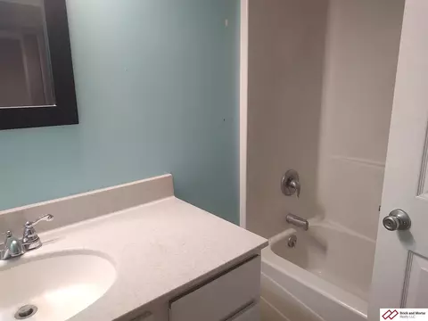 Bath - 1609 Washington St, Beatrice, NE 68310 photo 5 of 5