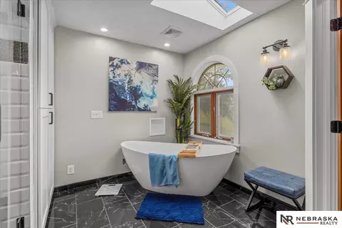 Bath - 230 E 18th St, Wahoo, NE 68066 photo 2 of 11