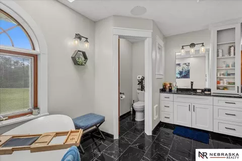 Bath - 230 E 18th St, Wahoo, NE 68066 photo 4 of 11