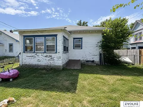 Exterior - 716 N 10th St, Beatrice, NE 68310 photo 3 of 5