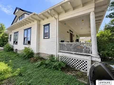 Exterior - 716 N 10th St, Beatrice, NE 68310 photo 2 of 5