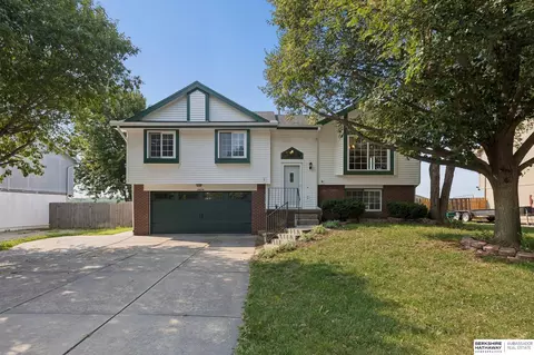 1609 Savannah Dr, Papillion, NE 68133