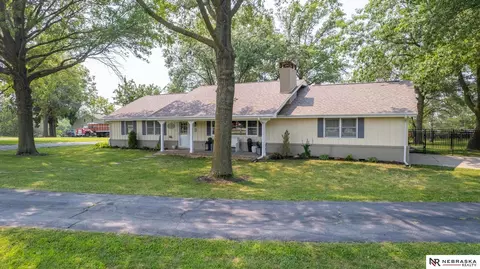 6101 Frontier Rd, Lincoln, NE 68516