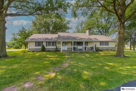 6101 Frontier Rd, Lincoln, NE 68516