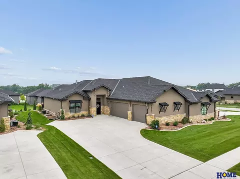 9617 Casa Colina Dr, Lincoln, NE 68520