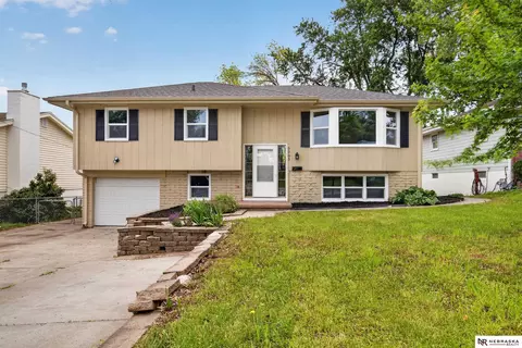 5005 S 90th St, Omaha, NE 68127