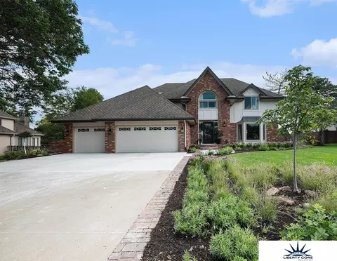 13407 Seward St, Omaha, NE 68154