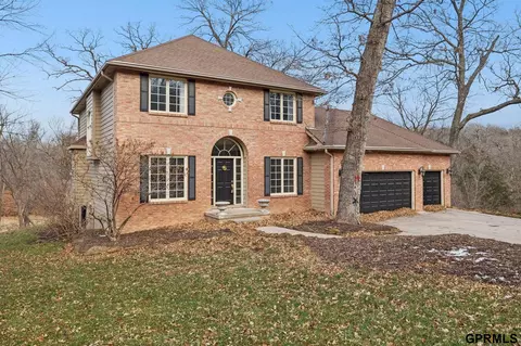 19719 Raven Dr, Louisville, NE 68037