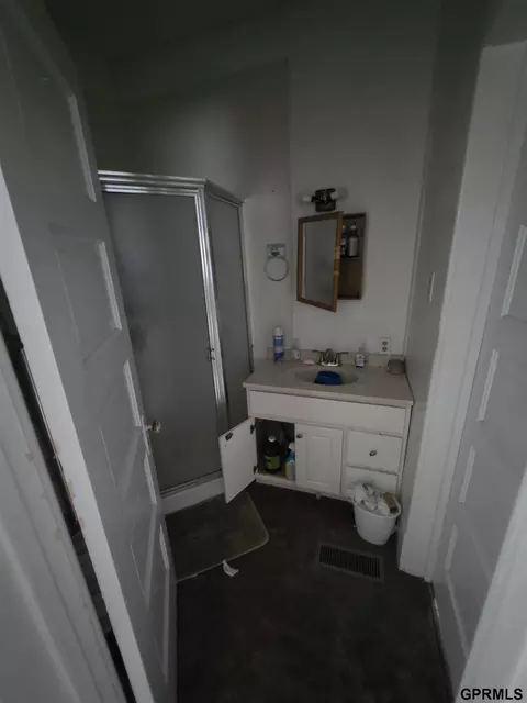 Bath - 303 3rd St, Edgar, NE 68935 photo 1 of 1