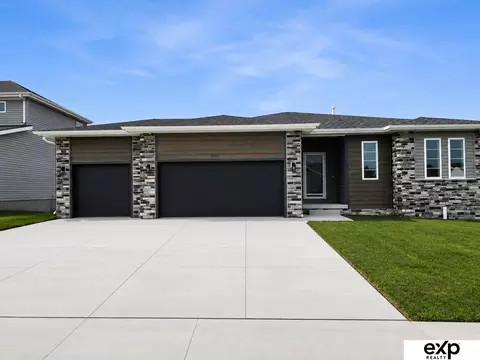 1001 Yoakam Dr, Lincoln, NE 68521