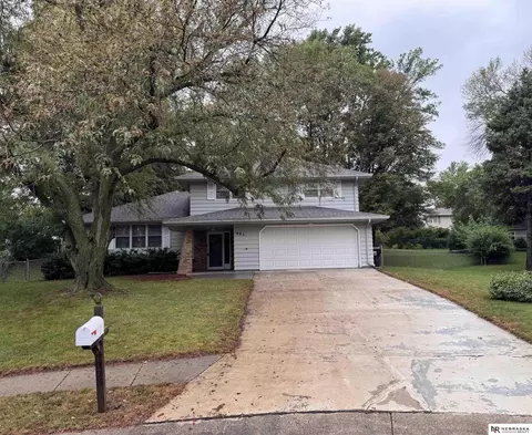 905 Sherman Cir, Papillion, NE 68046