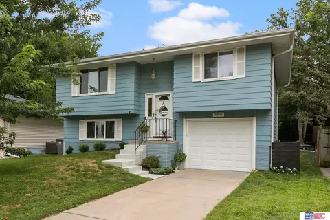 2305 Wildwood Pl, Lincoln, NE 68512