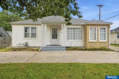 5114 Randolph St, Lincoln, NE 68510