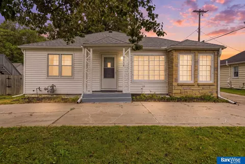 5114 Randolph St, Lincoln, NE 68510
