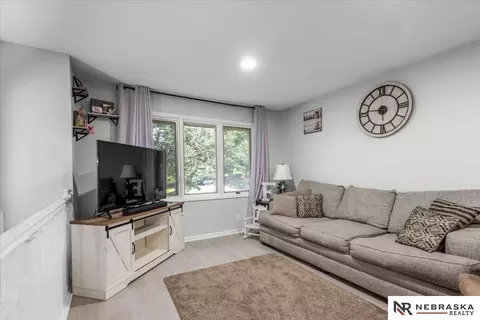 5615 Hallcliffe Ct, Lincoln, NE 68516
