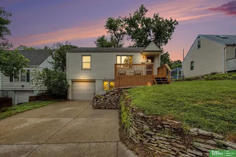 8036 State St, Ralston, NE 68127