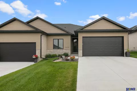 10608 Majestic Ln, Lincoln, NE 68527
