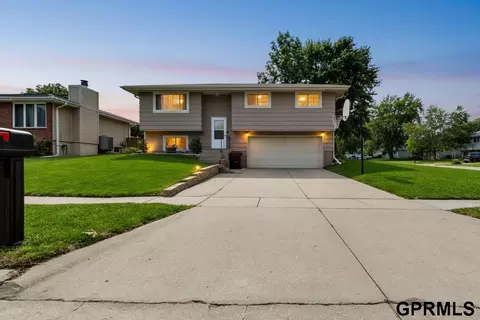 3321 NW 2nd St, Lincoln, NE 68505