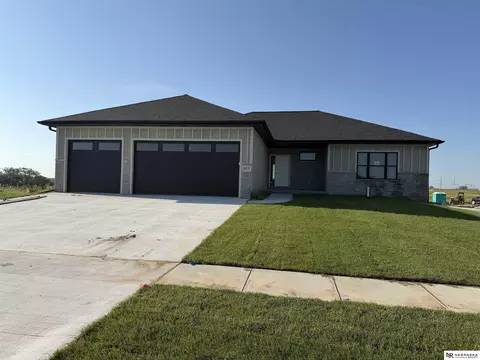 8023 Ephraem Ln, Lincoln, NE 68516