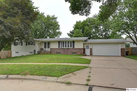 1255 W Dodge Ave, Arlington, NE 68002