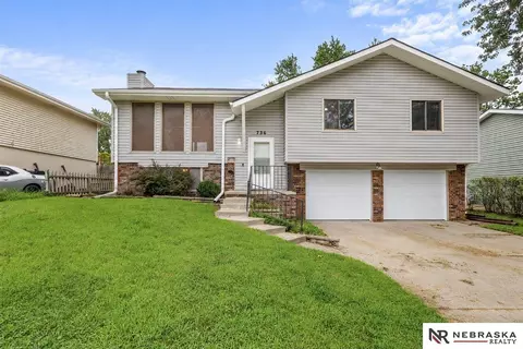 736 W Godfrey Dr, Lincoln, NE 68521