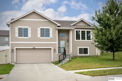7811 N 82nd Ave, Omaha, NE 68122