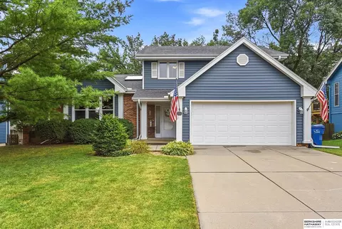 807 Redwood Ln, Papillion, NE 68046