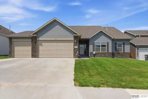 17706 Ogden St, Omaha, NE 68116