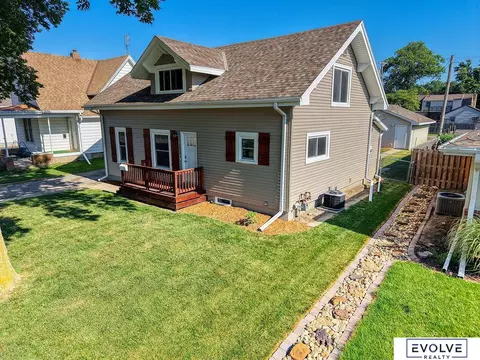 Exterior - 1712 Ella St, Beatrice, NE 68310 photo 1 of 4