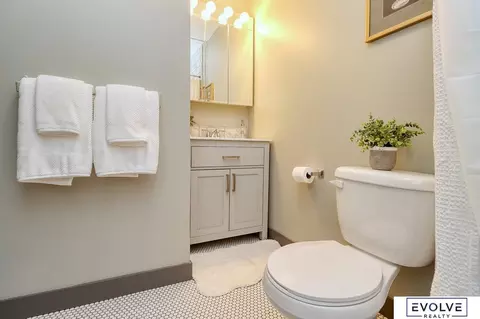 Bath - 1712 Ella St, Beatrice, NE 68310 photo 1 of 6