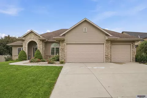2439 Emily Ln, Lincoln, NE 68512